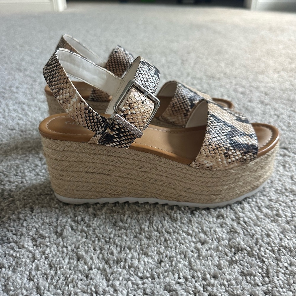 LIKE NEW GIANNI BINI WEDGES